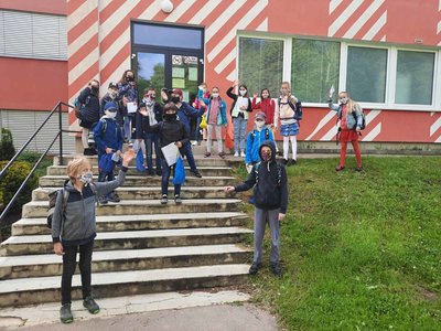 První setkání žáků 25.5.2020 před tělocvičnou